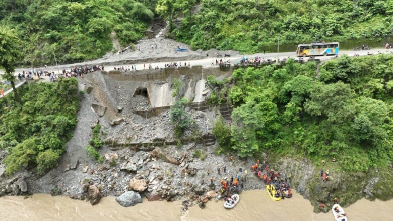 सिमलताल दुर्घटनाबारे कार्यदलको निष्कर्ष : जथाभावी सडक खन्दा आएको लेदोले दुर्घटना