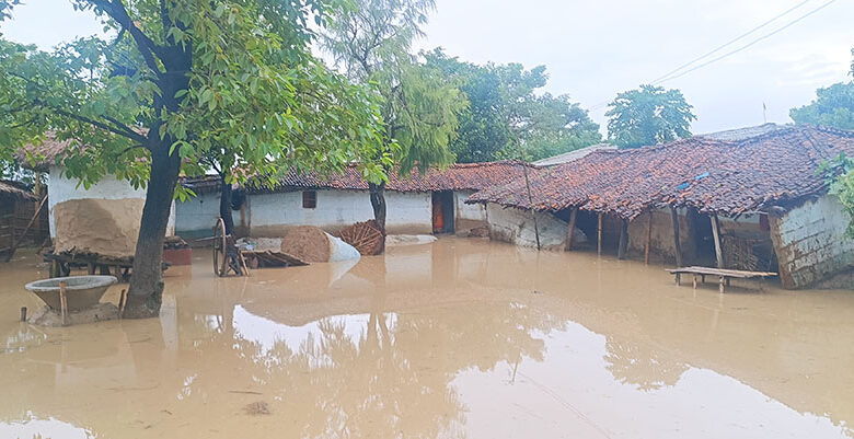 बाढी र डुबानले प्रभावित सर्लाहीका गाउँमा खानेपानी समस्या