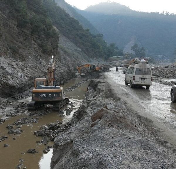 बाढी र पहिरोको कहर: कुन-कुन प्रदेशमा अवरुद्ध छन् मुख्य राजमार्ग?