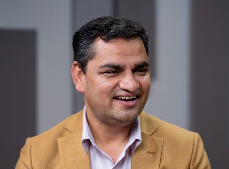 प्रदीप पौडेलको प्रश्न– तेलको अन्तर्राष्ट्रिय मूल्य ३० प्रतिशत घट्दा पनि नेपालमा किन महँगो ?