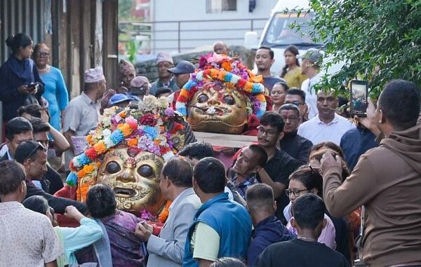 हराएकाे ३० वर्षपछि दोलखा फर्किए आकाश भैरवका ऐतिहासिक मुकुट