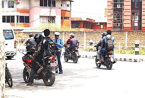 एकै दिन १५९२ सवारीसाधन कारबाही, २०&hellip;