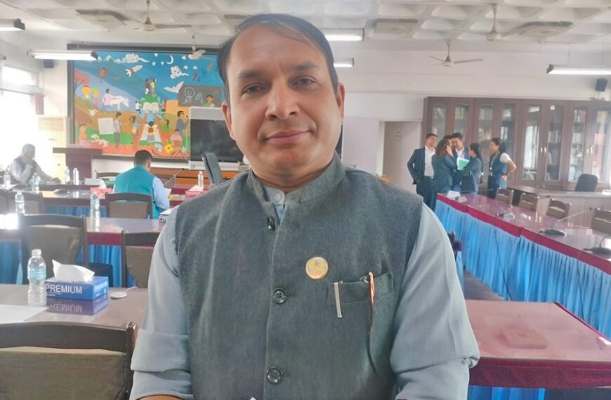 स्वार्थ बाझिने संसदीय उपसमितिमा बसेनन् गणेश धिमाल