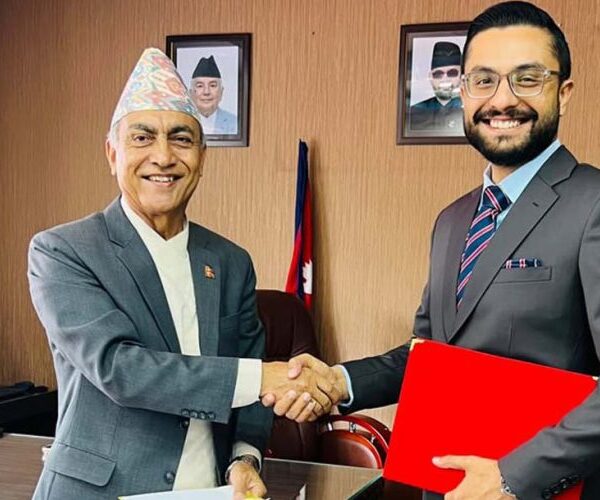 त्रिवि सेवा आयोगका अध्यक्ष किशोर थापाले लिए शपथ