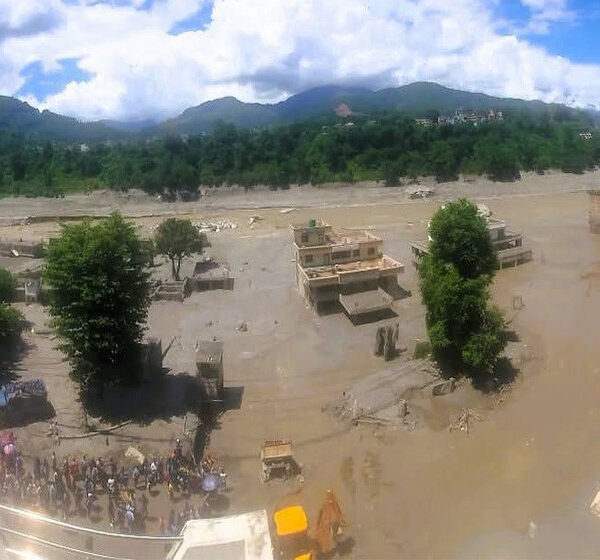 ‘सरकार, हाम्रा मान्छे खोजिदिनुस्!’: भोटेकोसी बाढीपछि आफन्तको खोजीमा सामाजिक सञ्जाल बन्यो ‘हेल्प डेस्क’