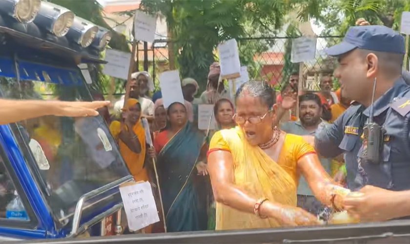 जनकपुरमा मिटरब्याजपीडित महिलाले गरिन् अदालत अगाडि आत्मदाह प्रयास